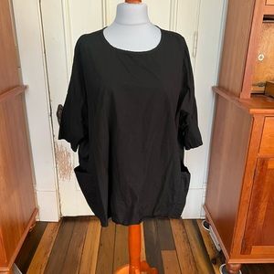 Black, Cut Loose, cotton tunic with deep pockets in front